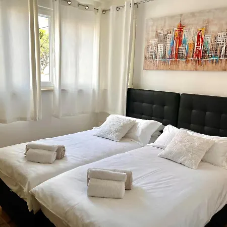 Lana Near The Apartmán