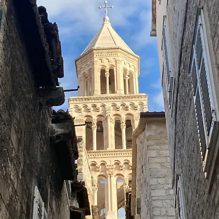 Lana Near The Split